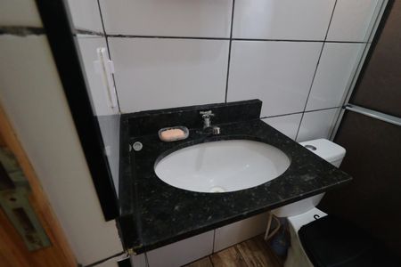Casa para alugar com 65m², 2 quartos e 2 vagasBanheiro
