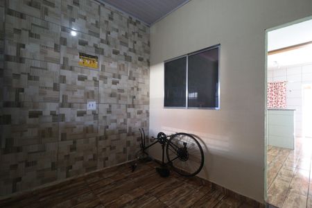 Casa para alugar com 65m², 2 quartos e 2 vagasSala