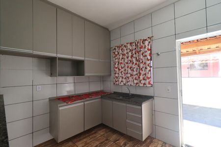 Casa para alugar com 65m², 2 quartos e 2 vagasCozinha