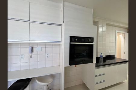 Apartamento para alugar com 240m², 3 quartos e 3 vagas Apartamento para alugar com 240m², 3 quartos e 3 vagasCozinha e Área de Serviço