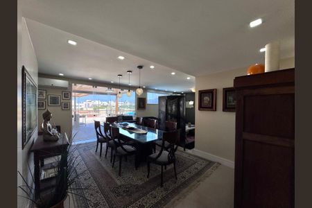 Apartamento para alugar com 240m², 3 quartos e 3 vagas Apartamento para alugar com 240m², 3 quartos e 3 vagasSala
