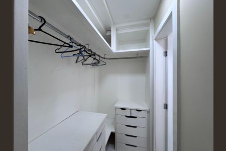 Apartamento para alugar com 240m², 3 quartos e 3 vagas Apartamento para alugar com 240m², 3 quartos e 3 vagasSuíte 1 - Closet