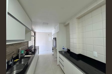Apartamento para alugar com 240m², 3 quartos e 3 vagas Apartamento para alugar com 240m², 3 quartos e 3 vagasCozinha e Área de Serviço