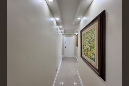 Apartamento para alugar com 240m², 3 quartos e 3 vagas Apartamento para alugar com 240m², 3 quartos e 3 vagasCorredor