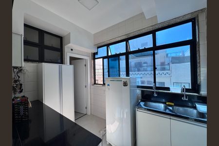 Apartamento para alugar com 240m², 3 quartos e 3 vagas Apartamento para alugar com 240m², 3 quartos e 3 vagasCozinha e Área de Serviço