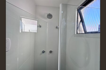 Apartamento para alugar com 240m², 3 quartos e 3 vagas Apartamento para alugar com 240m², 3 quartos e 3 vagasCozinha e Área de Serviço - Banheiro