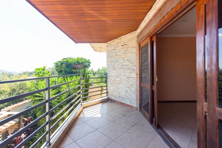 Casa para alugar com 280m², 5 quartos e 4 vagas Casa para alugar com 280m², 5 quartos e 4 vagasSacada