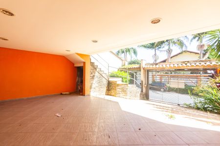 Casa para alugar com 280m², 5 quartos e 4 vagas Casa para alugar com 280m², 5 quartos e 4 vagasGaragem