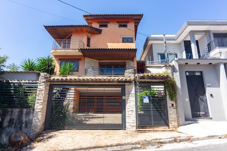 Casa para alugar com 280m², 5 quartos e 4 vagas Casa para alugar com 280m², 5 quartos e 4 vagasFachada