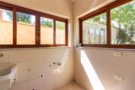 Casa para alugar com 280m², 5 quartos e 4 vagas Casa para alugar com 280m², 5 quartos e 4 vagasÁrea de Serviço