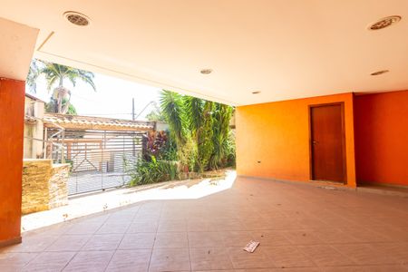 Casa para alugar com 280m², 5 quartos e 4 vagas Casa para alugar com 280m², 5 quartos e 4 vagasGaragem