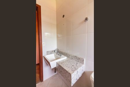 Casa para alugar com 280m², 5 quartos e 4 vagas Casa para alugar com 280m², 5 quartos e 4 vagasBanheiro 1