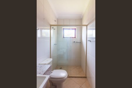 Casa para alugar com 280m², 5 quartos e 4 vagas Casa para alugar com 280m², 5 quartos e 4 vagasBanheiro 1