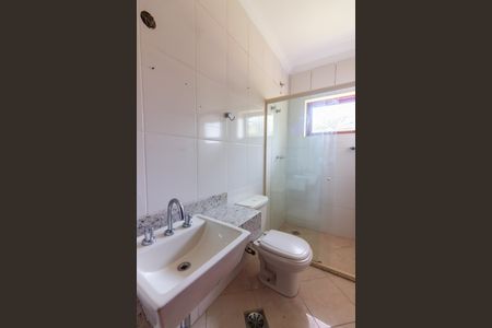 Casa para alugar com 280m², 5 quartos e 4 vagas Casa para alugar com 280m², 5 quartos e 4 vagasBanheiro 1