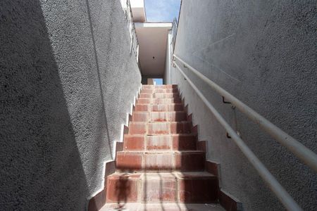 Casa à venda com 300m², 5 quartos e 2 vagasEscada de Entrada