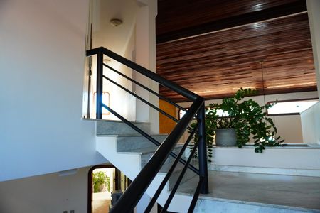 Casa para alugar com 542m², 5 quartos e 4 vagasCorredor