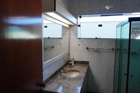 Casa para alugar com 542m², 5 quartos e 4 vagasBanheiro da Suíte