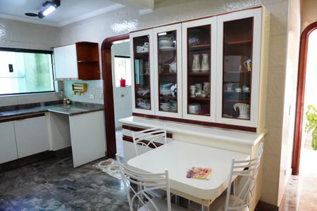 Casa para alugar com 542m², 5 quartos e 4 vagasCozinha