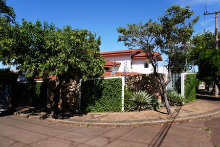 Casa para alugar com 542m², 5 quartos e 4 vagasFachada
