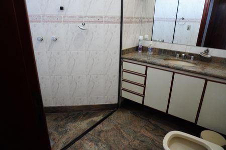 Casa para alugar com 542m², 5 quartos e 4 vagasBanheiro da Suíte 4