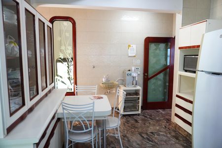 Casa para alugar com 542m², 5 quartos e 4 vagasCozinha