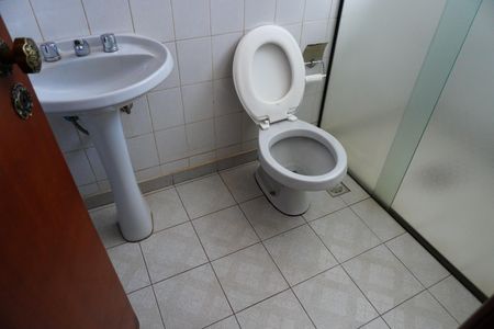 Casa para alugar com 542m², 5 quartos e 4 vagasBanheiro de serviço