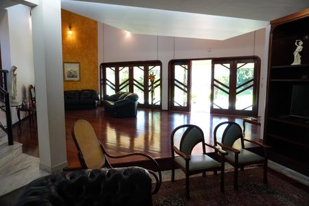 Casa para alugar com 542m², 5 quartos e 4 vagasSala de TV