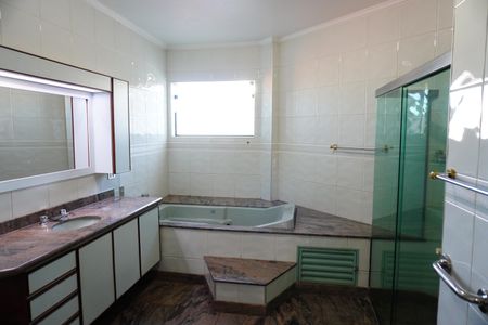 Casa para alugar com 542m², 5 quartos e 4 vagasBanheiro da Suíte 3