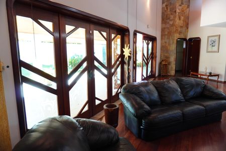 Casa para alugar com 542m², 5 quartos e 4 vagasSala 1