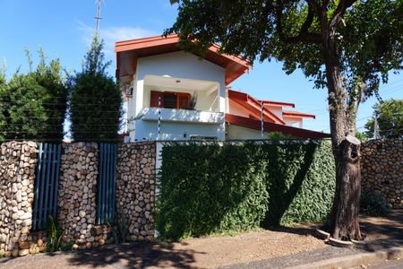 Casa para alugar com 542m², 5 quartos e 4 vagasFachada