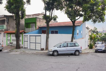 Casa de condomínio para alugar com 220m², 3 quartos e 3 vagas Casa de condomínio para alugar com 220m², 3 quartos e 3 vagasFachada