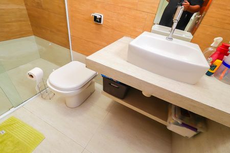 Casa de condomínio para alugar com 220m², 3 quartos e 3 vagas Casa de condomínio para alugar com 220m², 3 quartos e 3 vagasBanheiro da Suíte