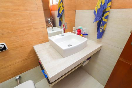 Casa de condomínio para alugar com 220m², 3 quartos e 3 vagas Casa de condomínio para alugar com 220m², 3 quartos e 3 vagasBanheiro da Suíte