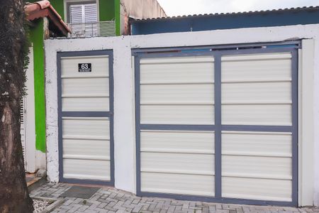 Casa de condomínio para alugar com 220m², 3 quartos e 3 vagas Casa de condomínio para alugar com 220m², 3 quartos e 3 vagasFachada