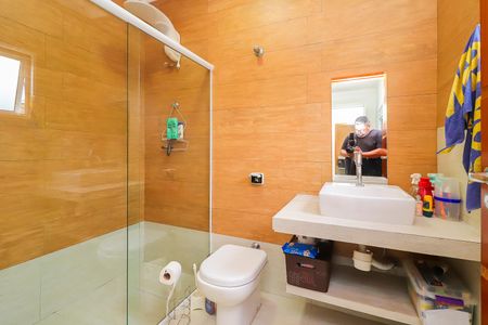 Casa de condomínio para alugar com 220m², 3 quartos e 3 vagas Casa de condomínio para alugar com 220m², 3 quartos e 3 vagasBanheiro da Suíte