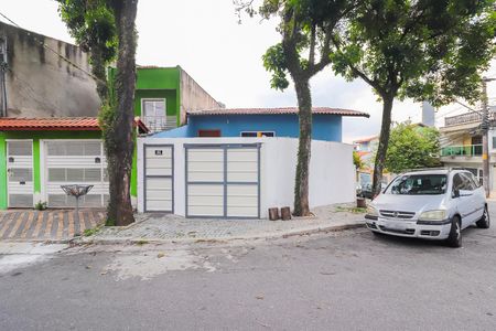Casa de condomínio para alugar com 220m², 3 quartos e 3 vagas Casa de condomínio para alugar com 220m², 3 quartos e 3 vagasFachada