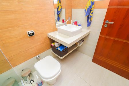 Casa de condomínio para alugar com 220m², 3 quartos e 3 vagas Casa de condomínio para alugar com 220m², 3 quartos e 3 vagasBanheiro da Suíte