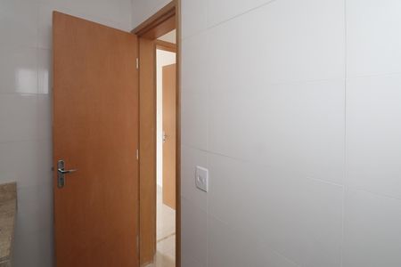 Apartamento à venda com 45m², 2 quartos e 1 vaga Apartamento à venda com 45m², 2 quartos e 1 vagaBanheiro