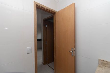 Banheiro de apartamento à venda com 2 quartos, 42m² em Vila Rosa, São Paulo