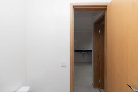 Banheiro de apartamento à venda com 2 quartos, 42m² em Vila Rosa, São Paulo