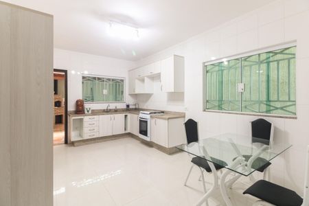 Casa à venda com 157m², 3 quartos e 3 vagasCozinha 