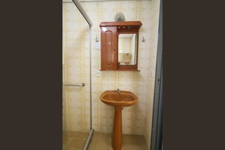 Banheiro de apartamento para alugar com 1 quarto, 43m² em Santo Antônio, Porto Alegre