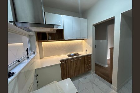 Apartamento à venda com 70m², 2 quartos e 2 vagasCozinha