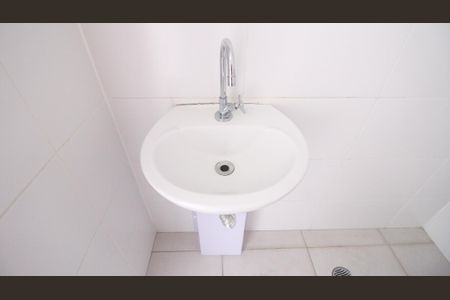 Banheiro de kitnet/studio para alugar com 1 quarto, 26m² em Jardim Independência (são Paulo), São Paulo