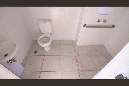 Banheiro de kitnet/studio para alugar com 1 quarto, 26m² em Jardim Independência (são Paulo), São Paulo