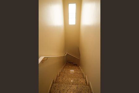 Casa à venda com 169m², 3 quartos e 2 vagasEscada