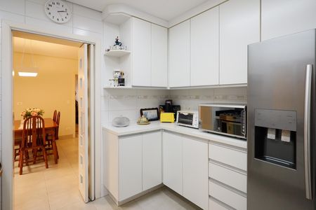 Casa à venda com 169m², 3 quartos e 2 vagasCozinha - Armários