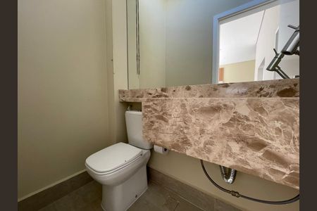 Casa de condomínio para alugar com 350m², 4 quartos e 4 vagasBanheiro 1