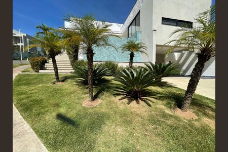 Casa de condomínio para alugar com 350m², 4 quartos e 4 vagasQuintal