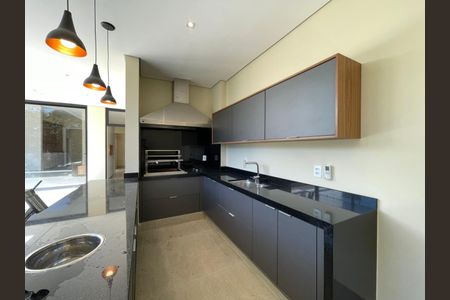 Casa de condomínio para alugar com 350m², 4 quartos e 4 vagasCozinha